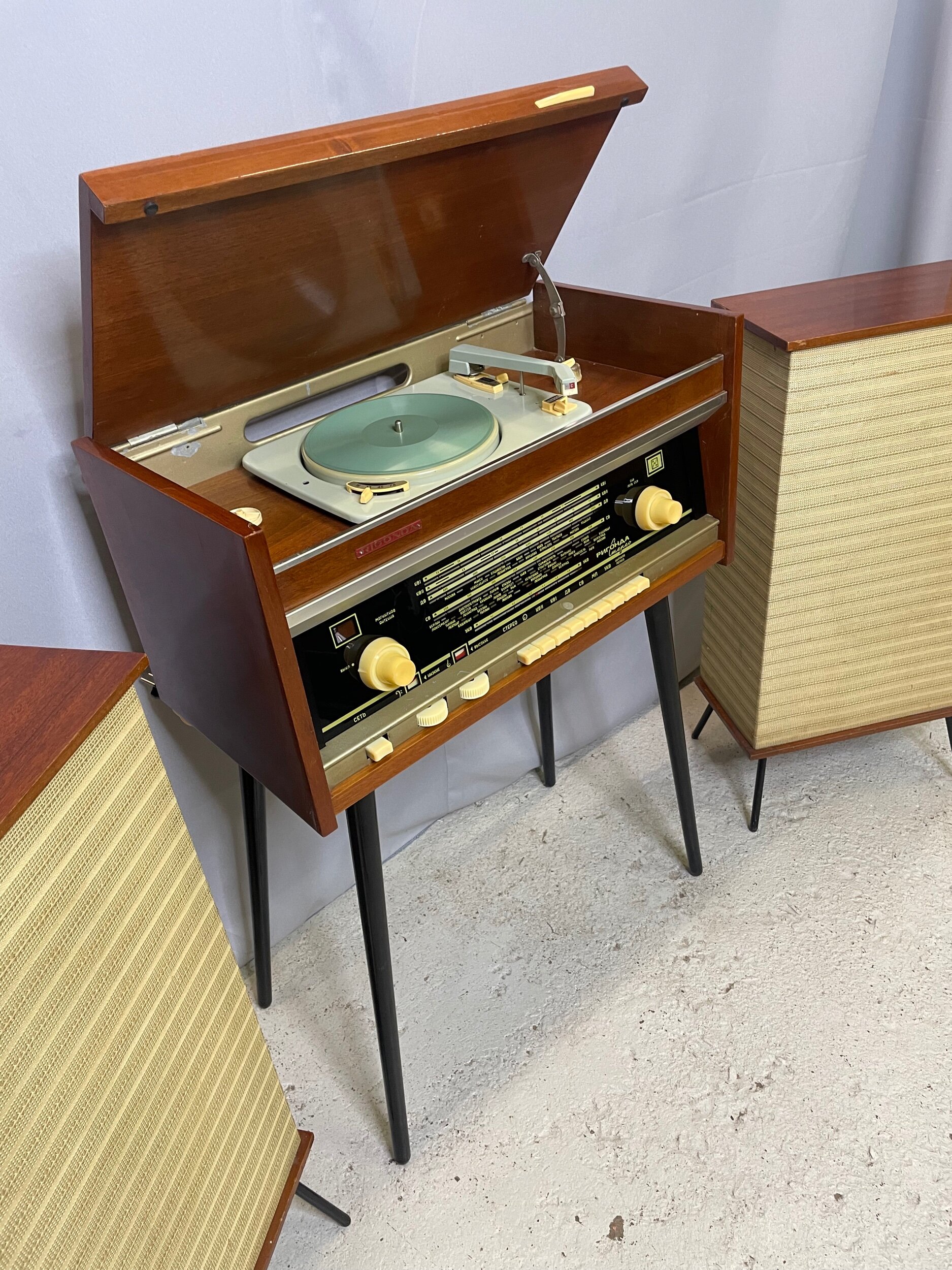 EF2532A0-3DC8-4EDC-B013-40C6298E8684