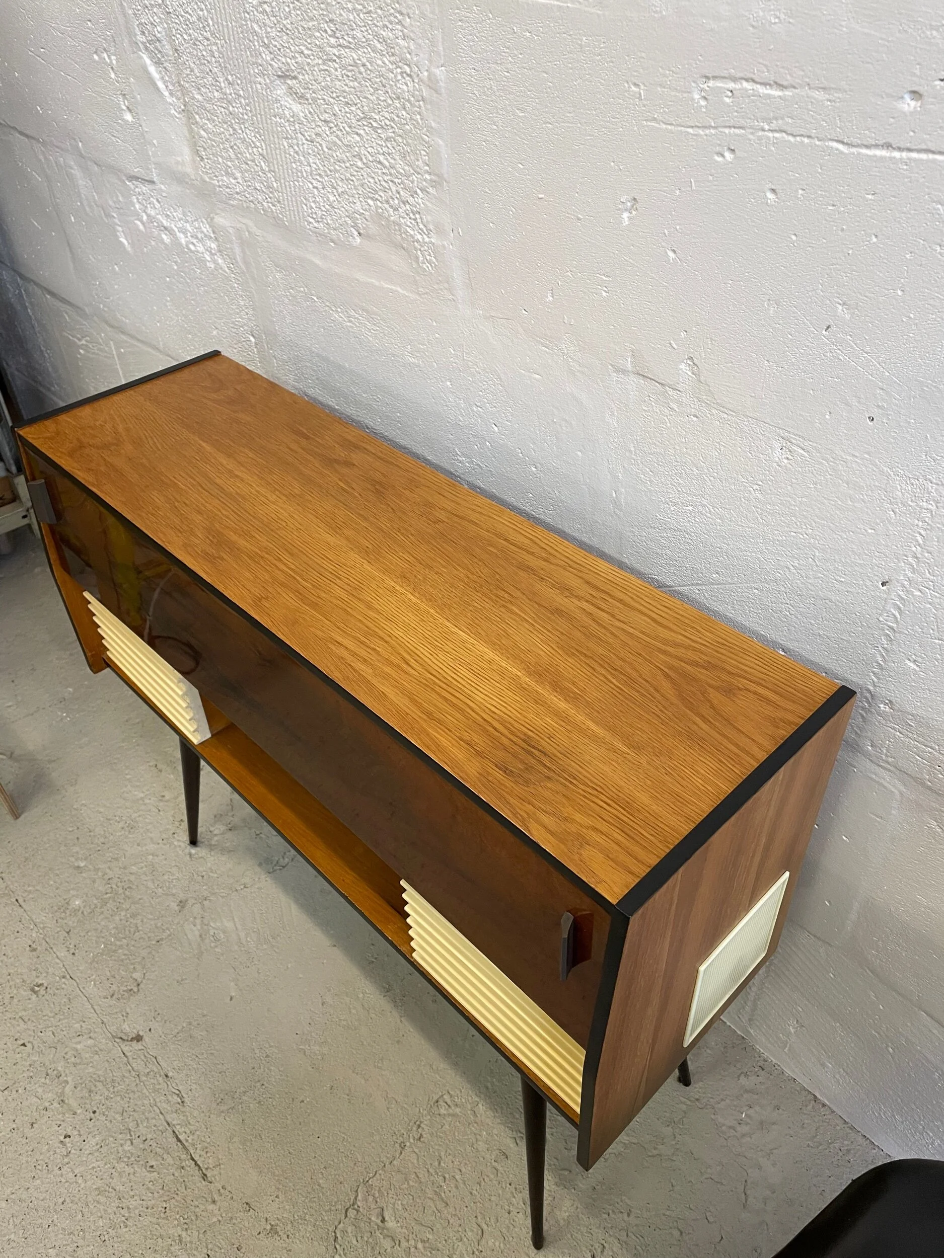 8CFE7140-4C03-4D2D-B18F-4AD3DB650652