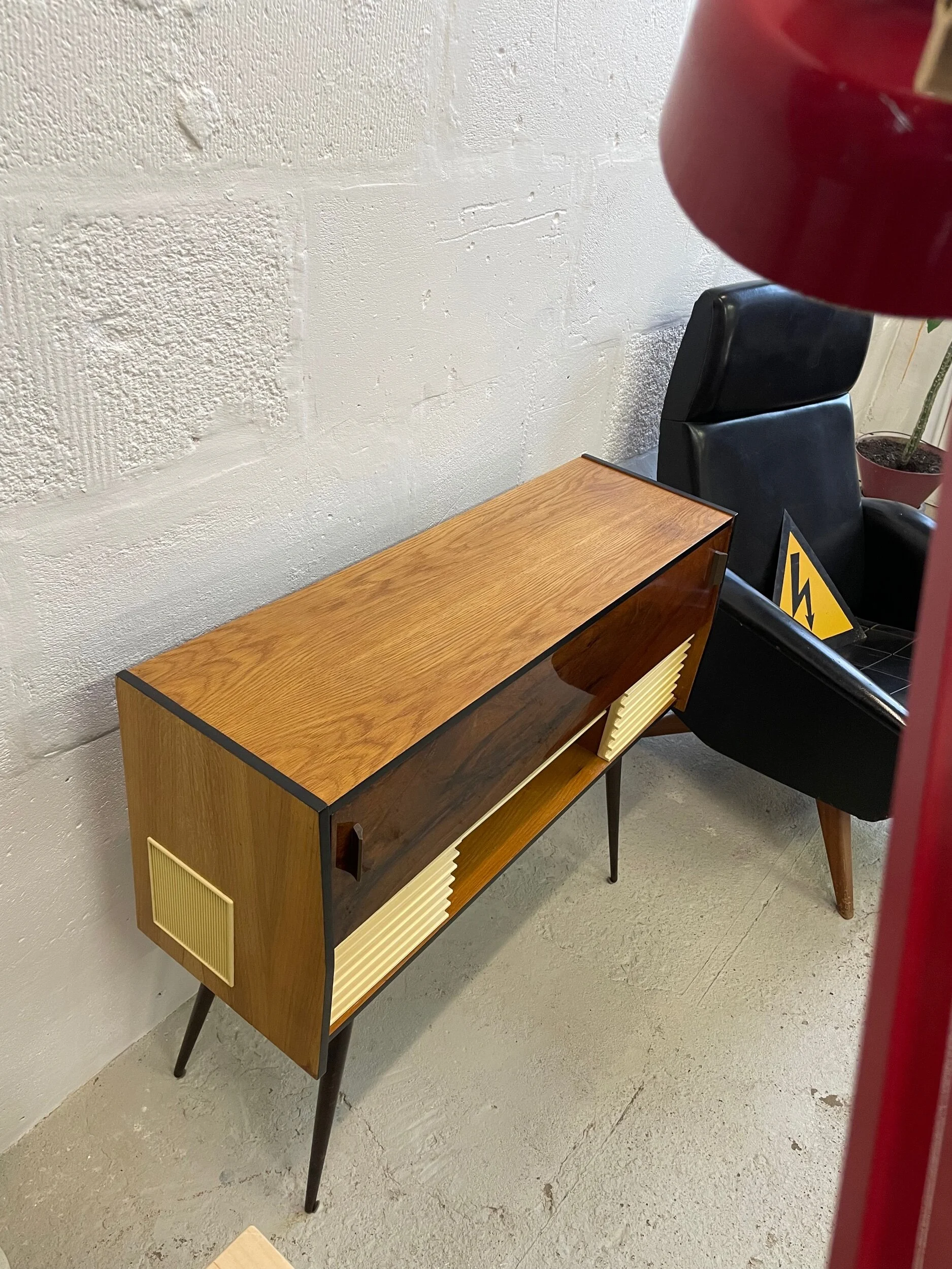 D96611B2-2F11-4C81-991D-374A55D1CF2E