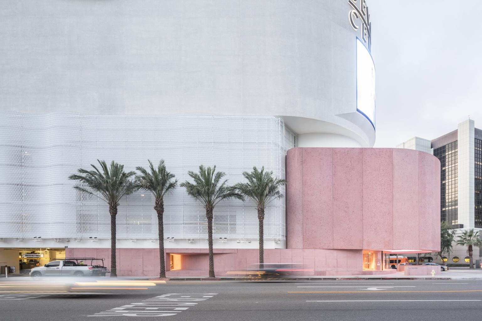 Experiencing Los Angeles: Experiencing L.A. at the Beverly Center