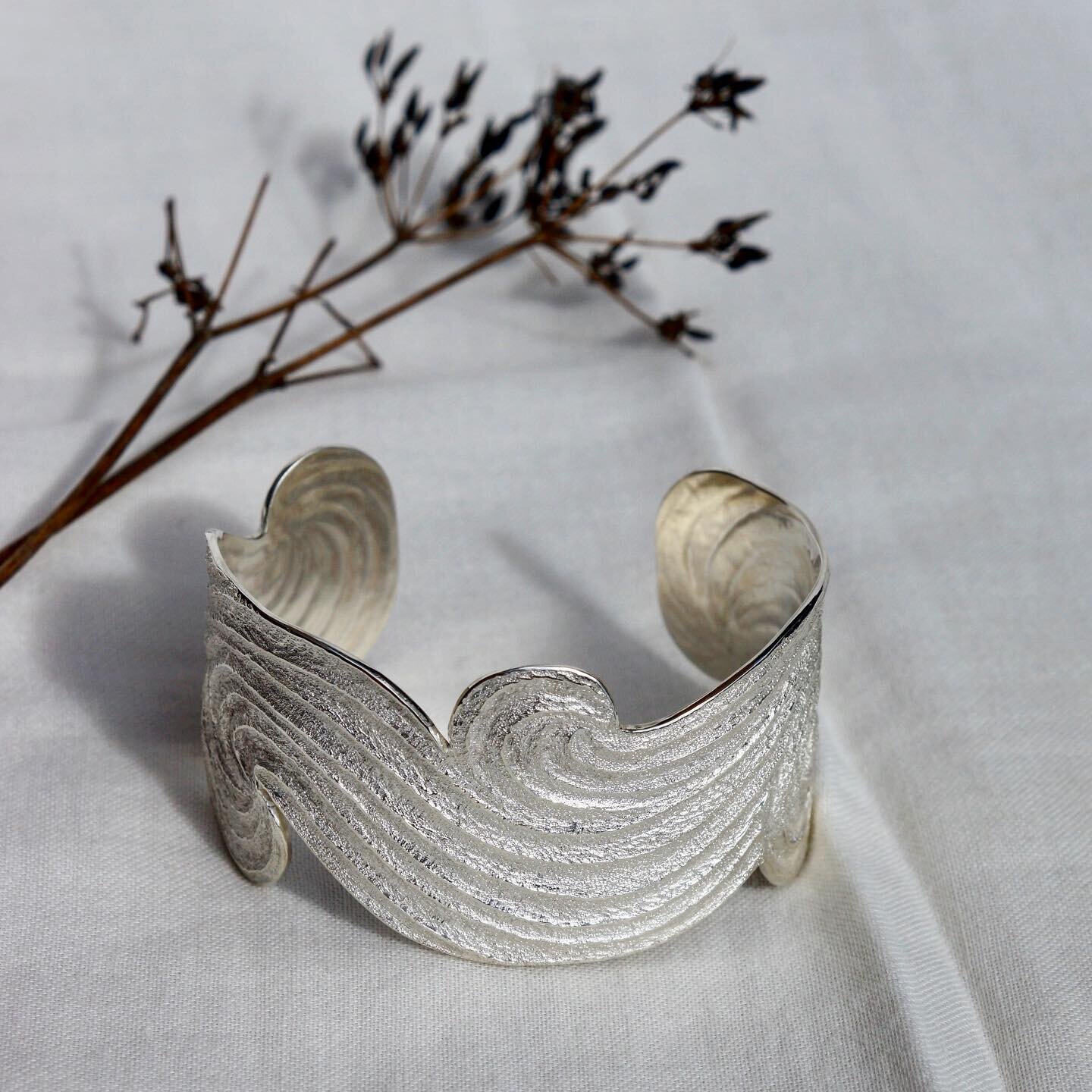 &bull; Tiny Wave Cuff ~  Solid silver cuff with Chased details of swirling waves &bull; 
.
.
This and more from The Chasing Waves Collection can be seen and purchased online ~  See the link in my Bio. 
.
.
.
.
.
#Shine2020 #chasingwavescollection #go