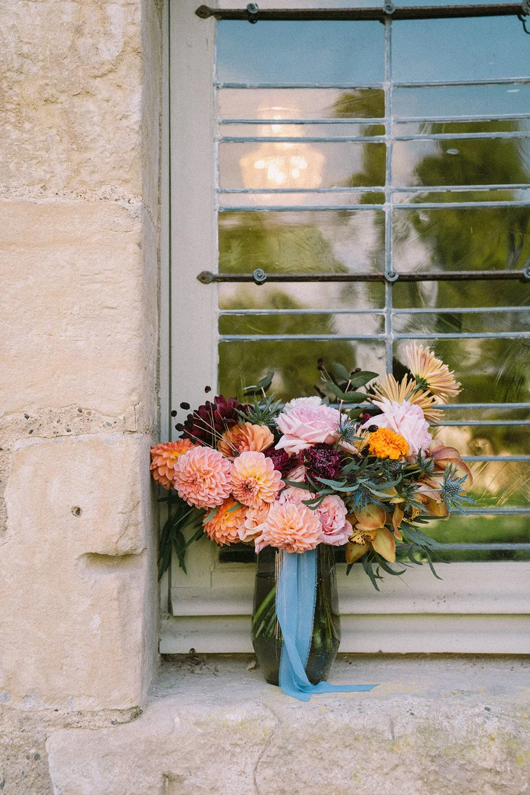 Bouquet de mariée coloré - Bouquet de fleurs de la mariée aux tons pastel. Marine Pineau réalise des compositions florales sur mesure pour les mariages en Loire-Atlantique