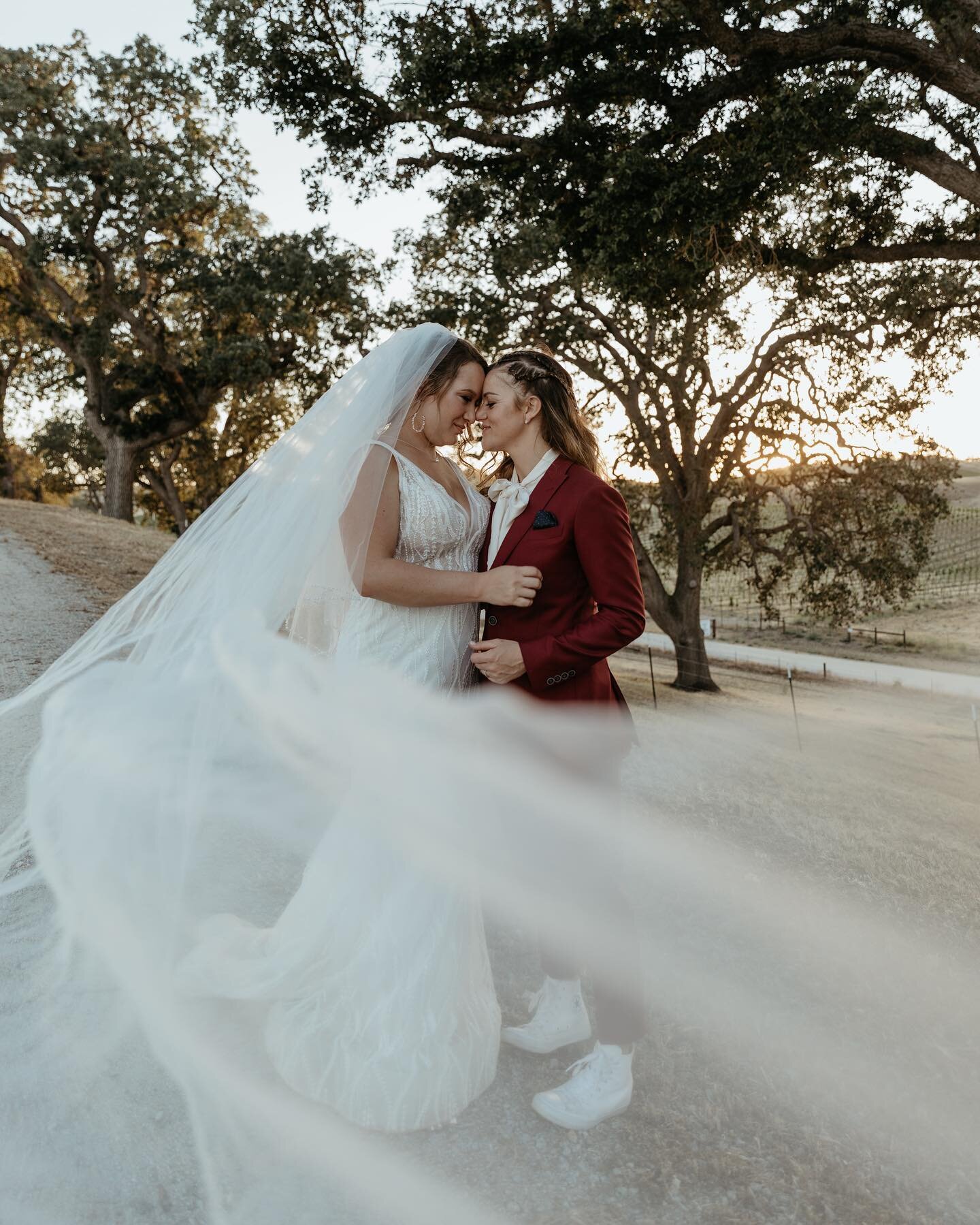 When the friendship turns into that forever kind of love ✨
.
.
.

Venue: @willowandoakestate 
Planning: @mady.bell.events 
Photographer: @the.randolphs 
Hospitality: @criuhospitality 
Bar service: @mixedevents805 
Rentals: @allaboutevents 
Specialty 
