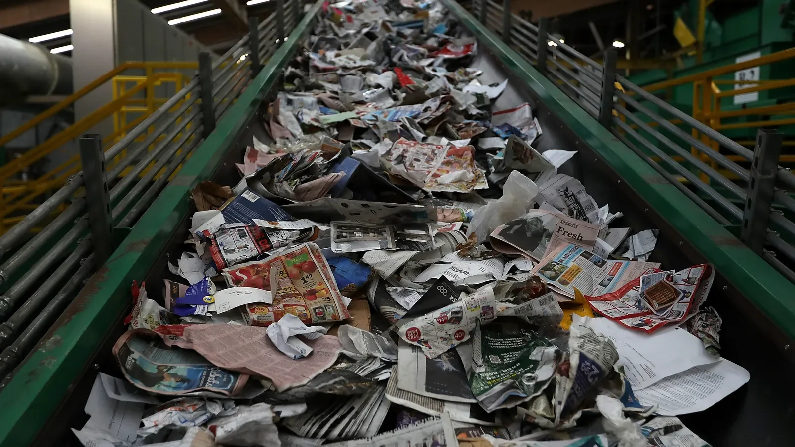 Combined policy options needed to remedy plastic waste in US, Pew report finds