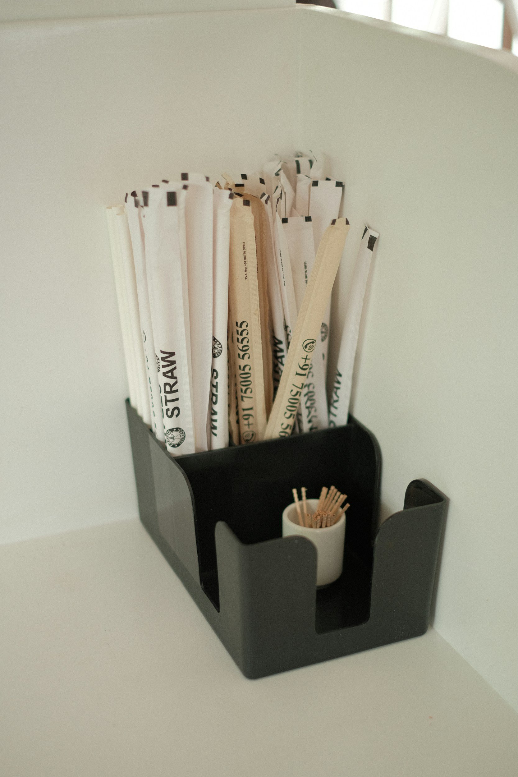 straw dispenser
