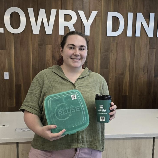 college student holding reusable container