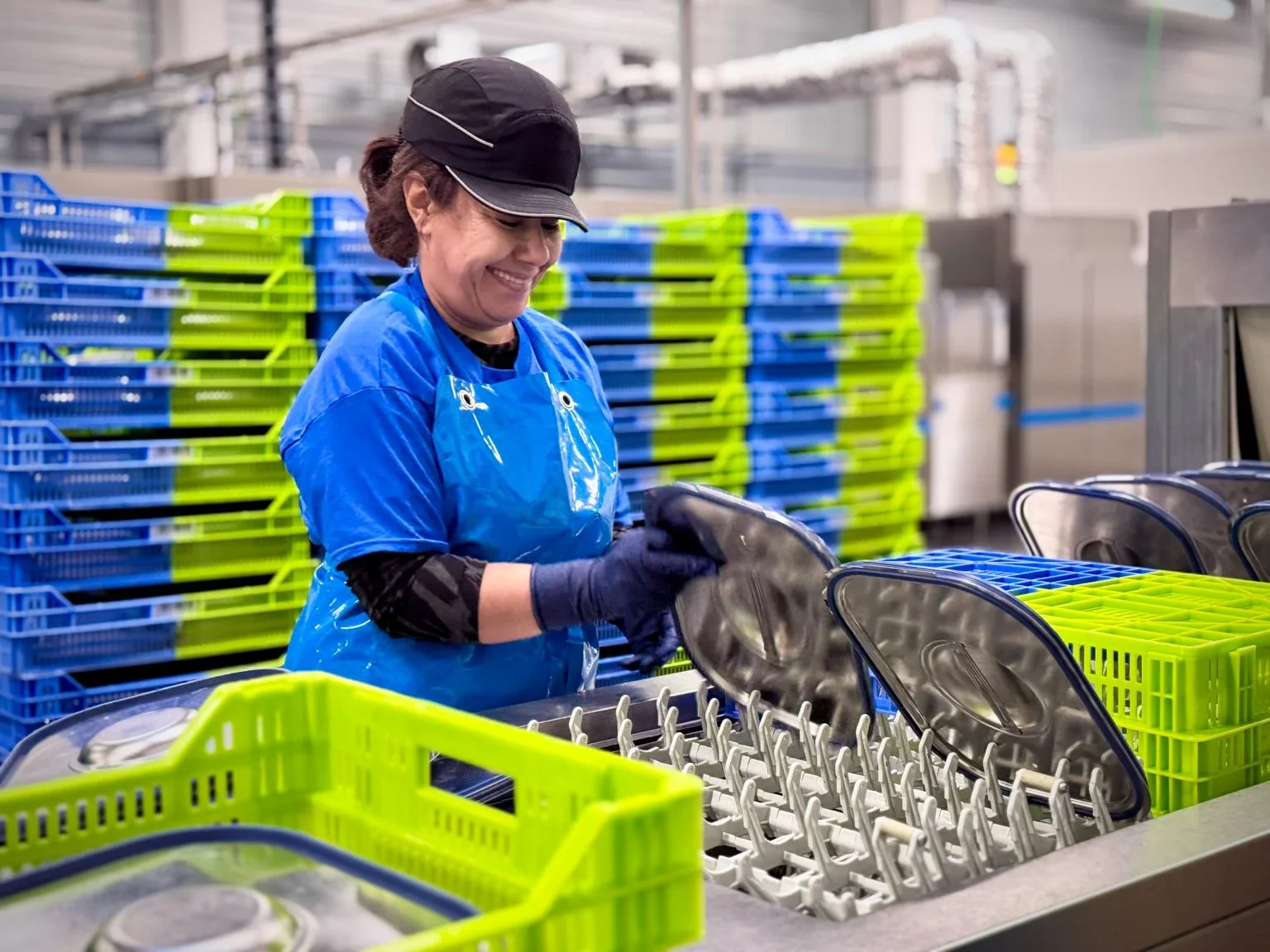Returnable packaging sorting station