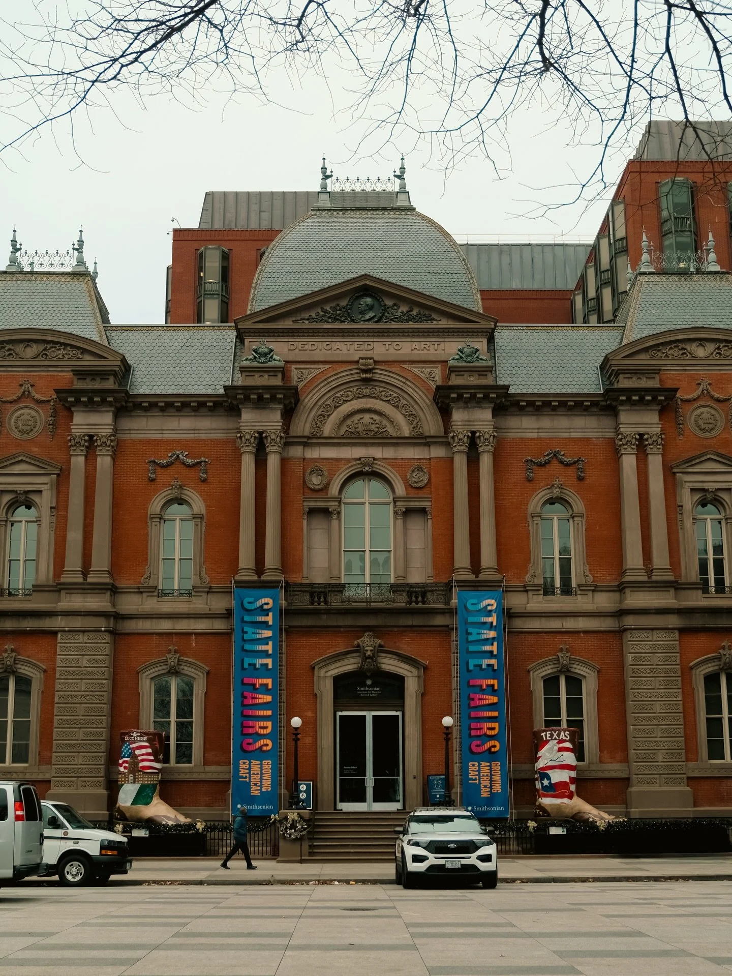 Gloomy and imposing 🥀

#archilovers #dcbuildings #facades #facadelovers #architecture #architecturephotography #streetphotography_color #prismlensfx