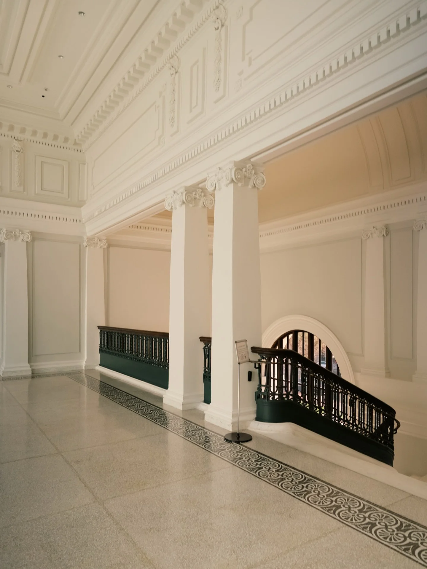 The beautiful Carnegie Library that houses both the past and the future through @dchistory and @apple 

#washingtondcarchitecture 
#archilovers 
#visitwashingtondc 
#cinematicphotographer 
#localhistory