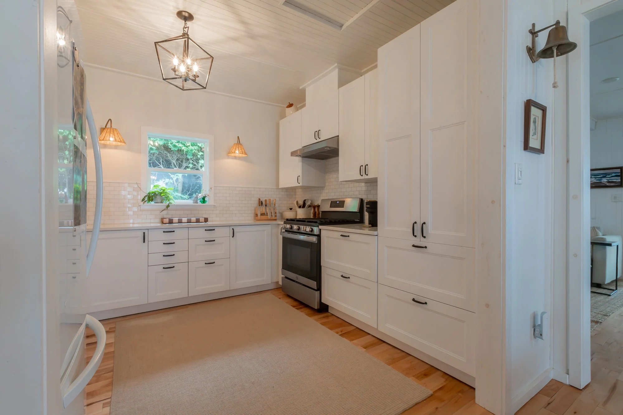 913 Lake Drive North, Georgina-34.jpg