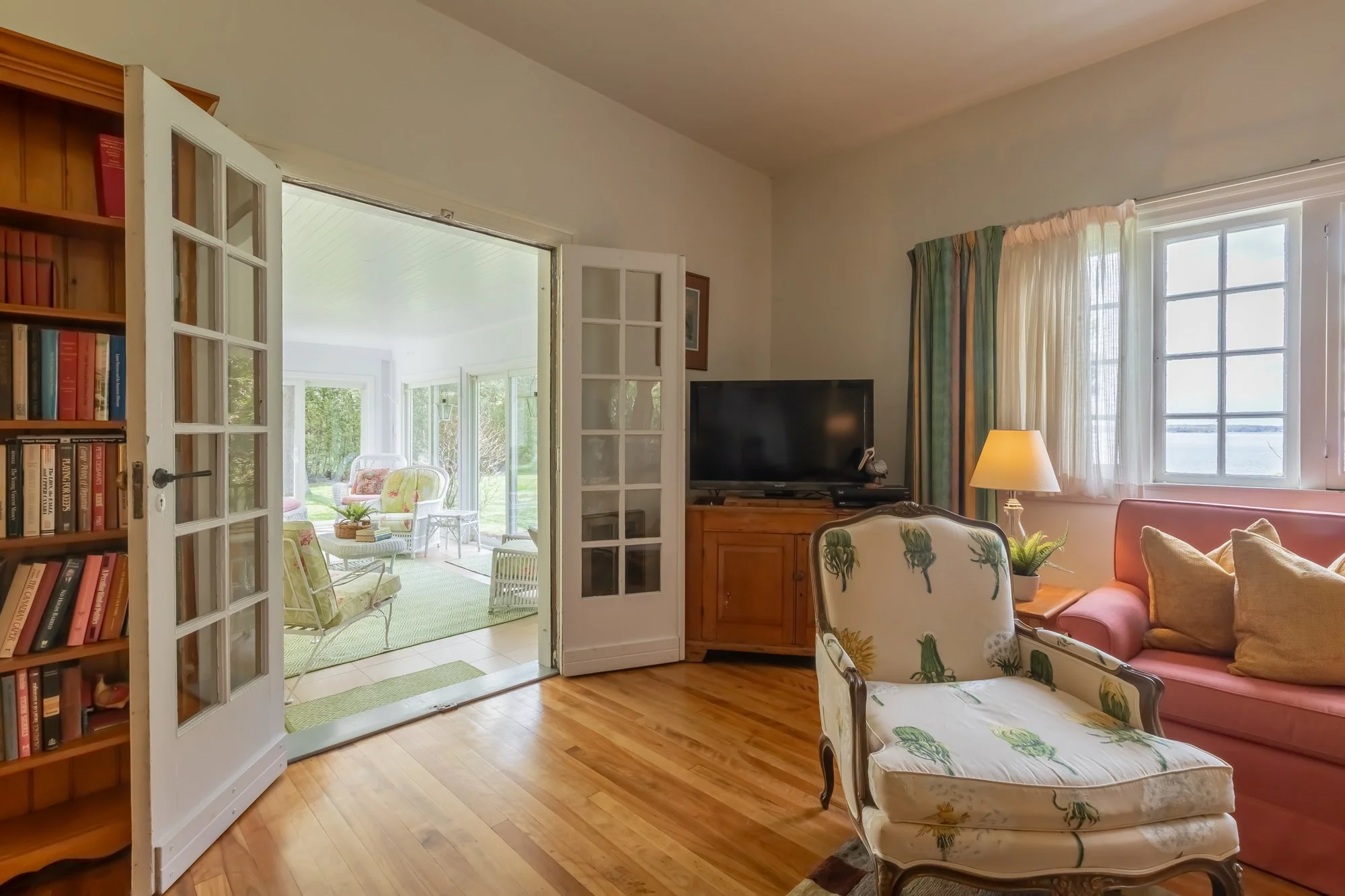 724 Lake Drive North, Roches Point-79.jpg