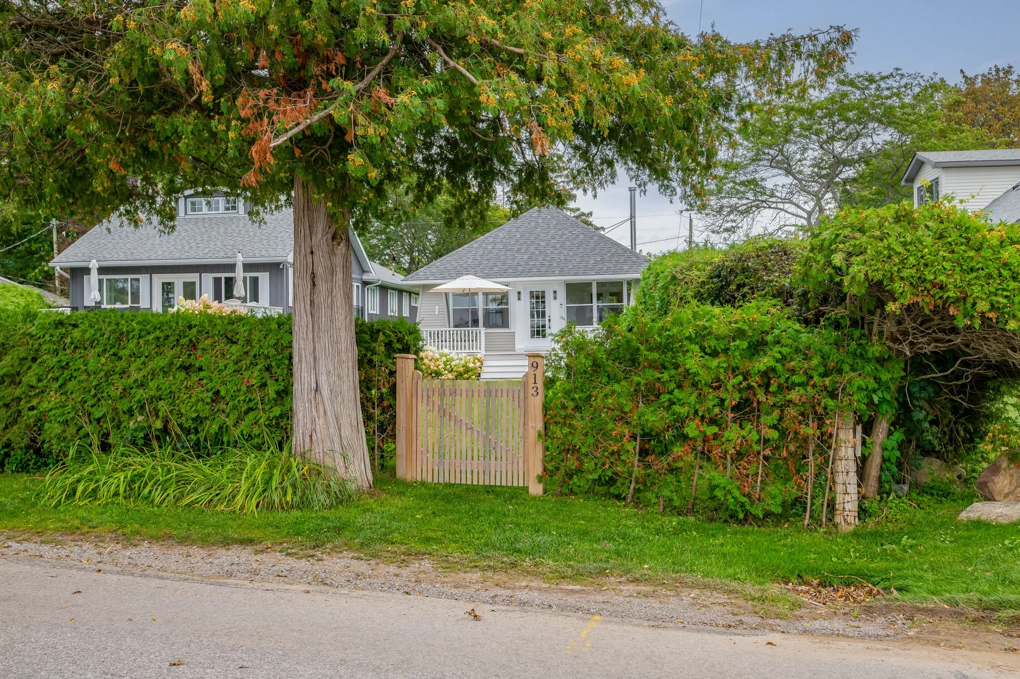 913 Lake Drive North, Georgina-2.jpg
