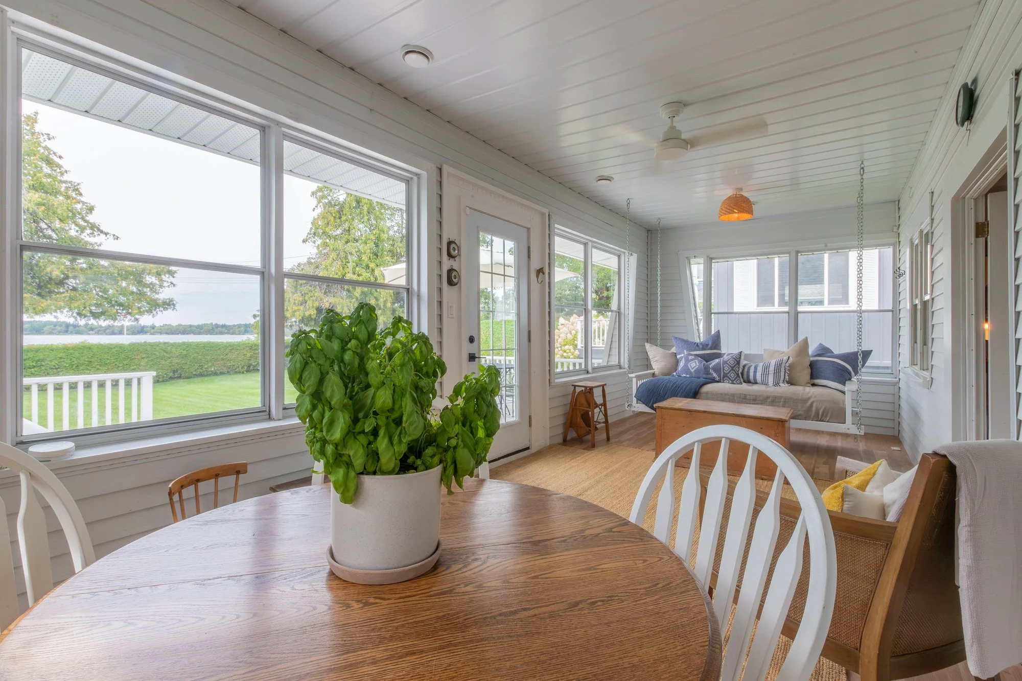 913 Lake Drive North, Georgina-14.jpg