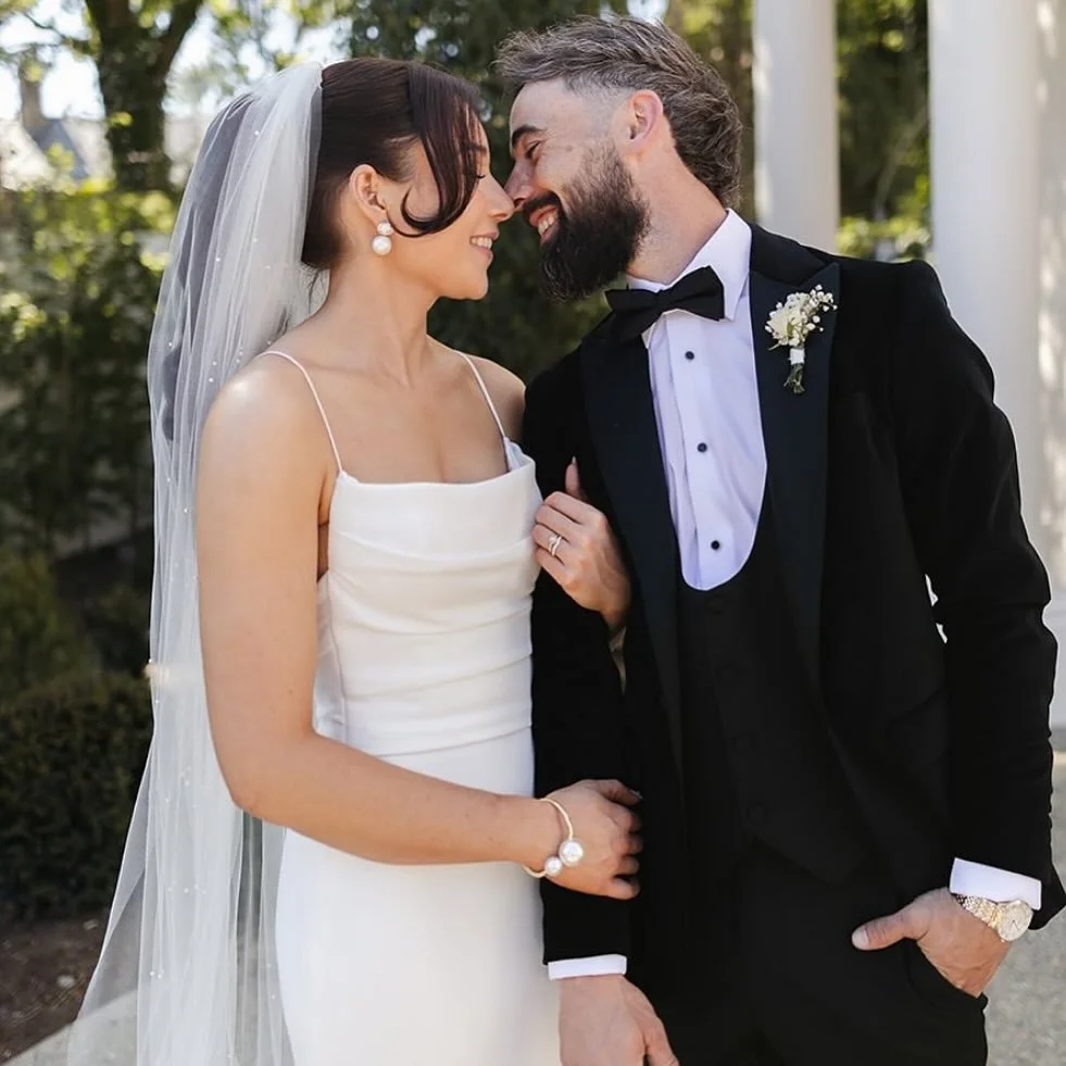 DWBRIDE// Perfection our beautiful bride @chloeeemcg and her new hubby 💫⚡️

📷 @shannonmullanphoto