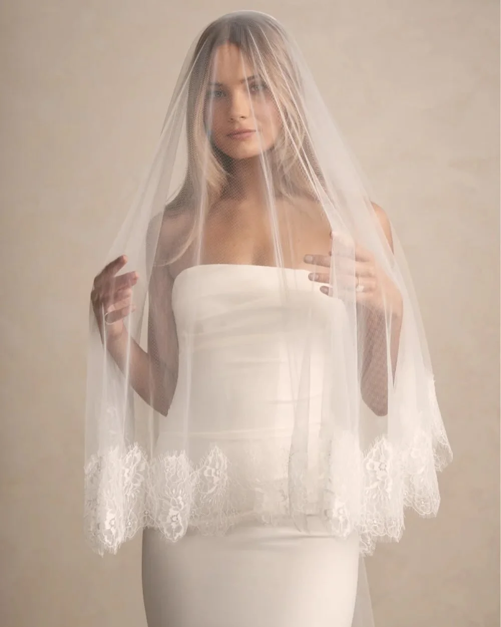 Tradition meets modernity with this stunning Alice Blusher Veil.  Adorned with delicate eyelash Chantilly lace trim, the Alice Blusher Veil. Utter perfection 🤌🏻