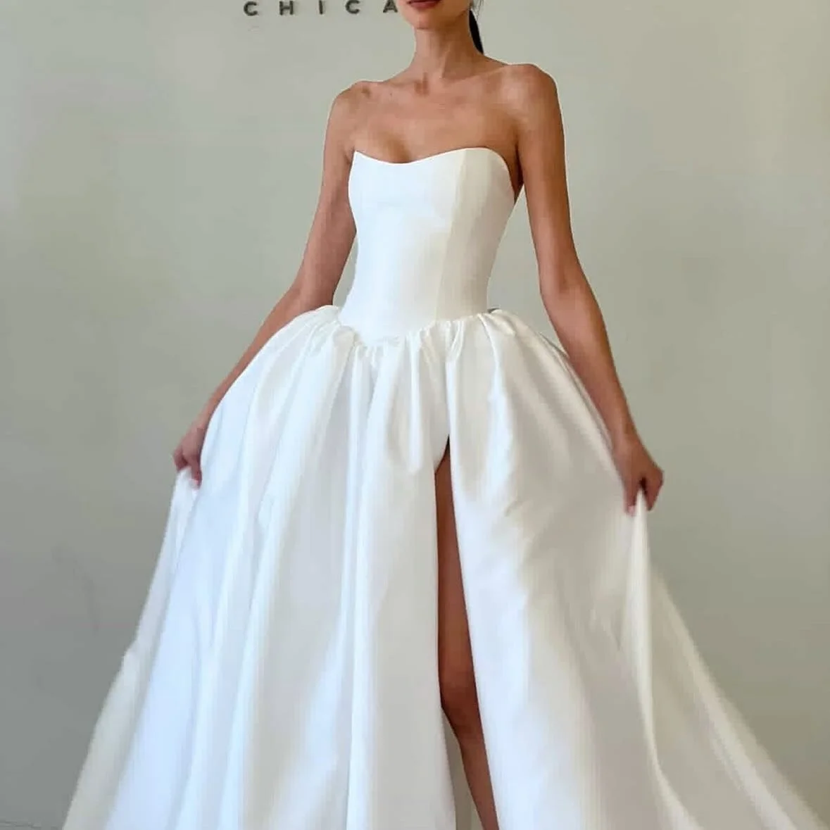 Designer spotlight// Luciana the ballgown dreams are made of. This featherlight gown nips you in at the waist and then gives all the drama in the skirt. It's brand new @alyssakristin_official
