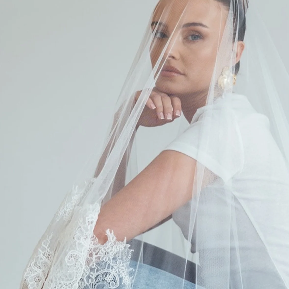 Just a bride taking five ...... swipe 👈🏻 have you booked to see our veil selection. We are truly mad about veils. From a pearl, ruffle, lace or a classic plain. We have you covered. How insane is this new veil from @francbridal