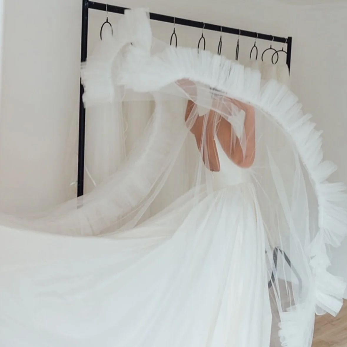 What a start to May ...... Girls&hellip; the statement veil  is here🤍
And we are OBSESSED.

We&rsquo;re loving how you&rsquo;re turning it into a full, head-to-toe look. It doesn&rsquo;t just complement the dress &mdash; it transforms it, bringing e