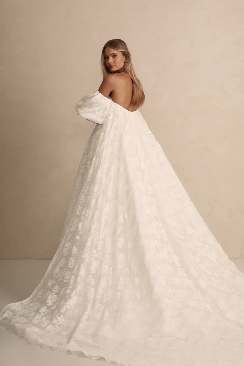 prim-cape-wedding-dress-made-with-love-bridal-product-2_67098c1e-da45-4d12-81ec-0198756cf09a.webp