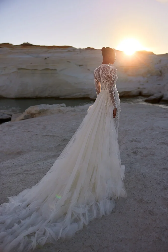 eva_lendel_venus_wedding_dress_sacramento_4.webp