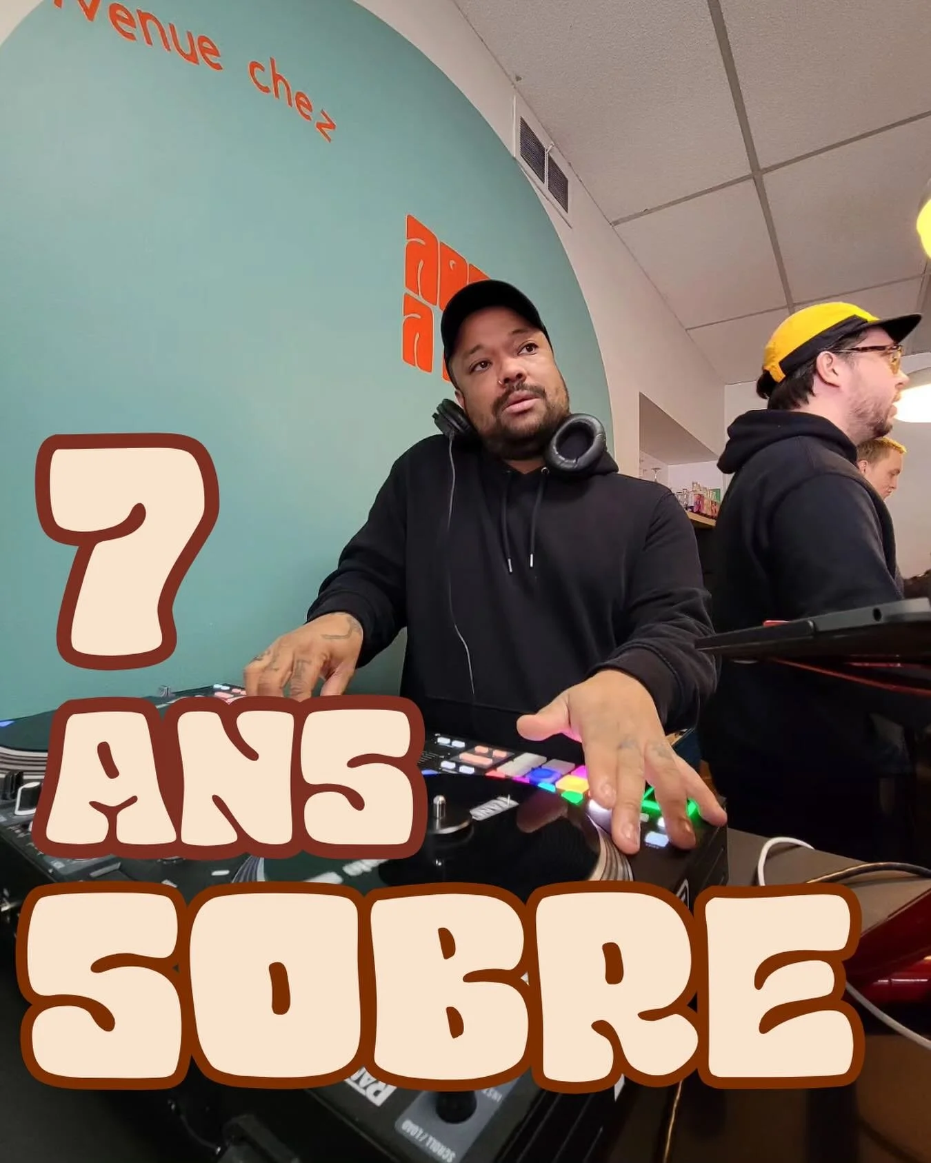 Cette semaine, notre coll&egrave;gue Vinny c&eacute;l&egrave;bre 7 ans de sobri&eacute;t&eacute; et &ccedil;a m&eacute;rite d&rsquo;&ecirc;tre soulign&eacute; 🥹

Vous l&rsquo;avez peut-&ecirc;tre d&eacute;j&agrave; crois&eacute; en boutique, re&cced