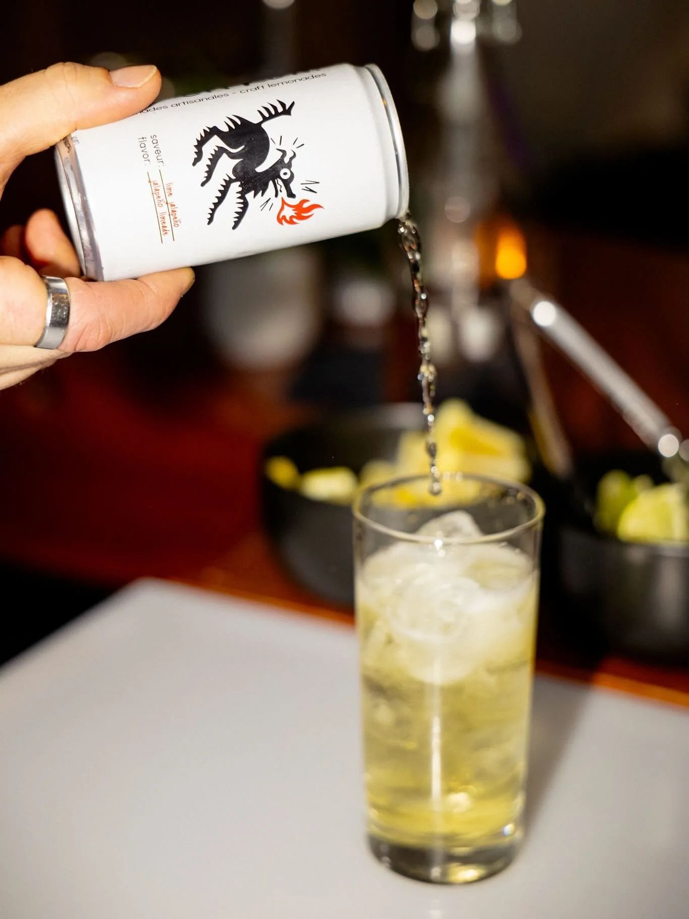 Un p&rsquo;tit @eh.citron Lime Jalape&ntilde;o pour le week-end? 🌶️🍋&zwj;🟩

On est curieux.se avez-vous d&eacute;j&agrave; go&ucirc;t&eacute; &agrave; notre produit maison? 👀

#sansalcool #d&eacute;couverte #nonalcoholic #pourtoi #mtl