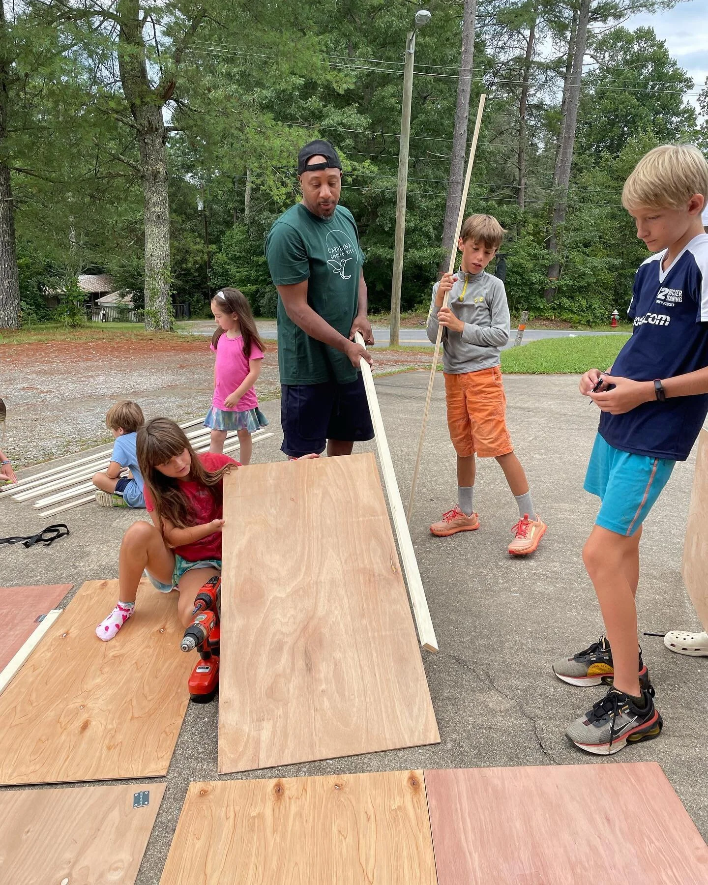 Designing and building sets plus recycled people! Just a snippet of a great week at CCA camp!  Empowering kids to create, design, and find more common ground as a group through the arts!! 
#carolinacreativearts #creativekidsbrevard #wncyoutharts #the