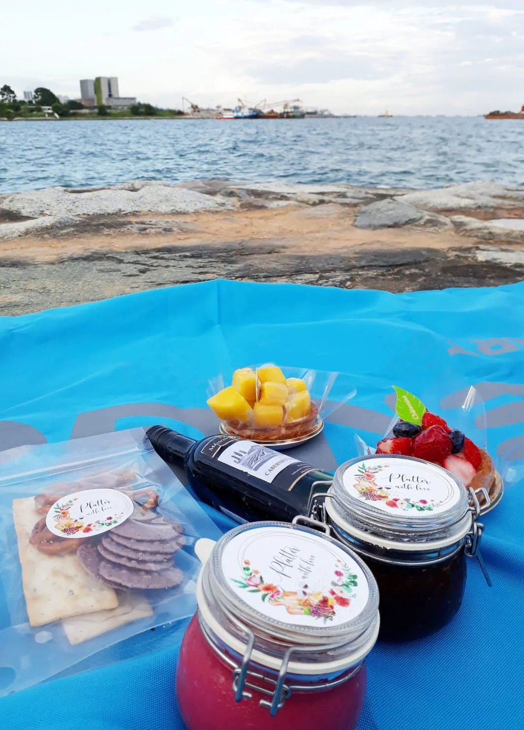 A simple picnic with speciality dips
