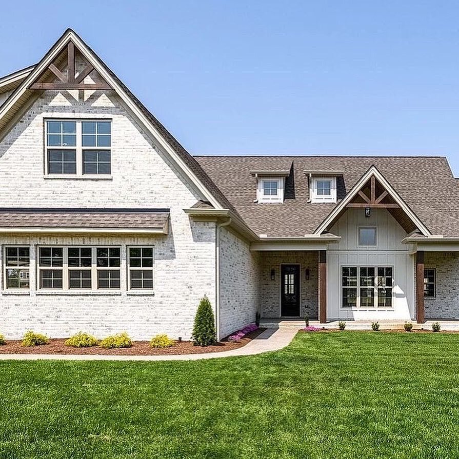 OPEN HOUSE ~ TODAY 
2-4pm
433 Fannis Circle
Gallatin, TN

Offered at $888,525

@village_real_estate @jandsnashvillehomes @suzannesmothersnashrealtor @jeffervinnashrealtor @halcombhomesllc
