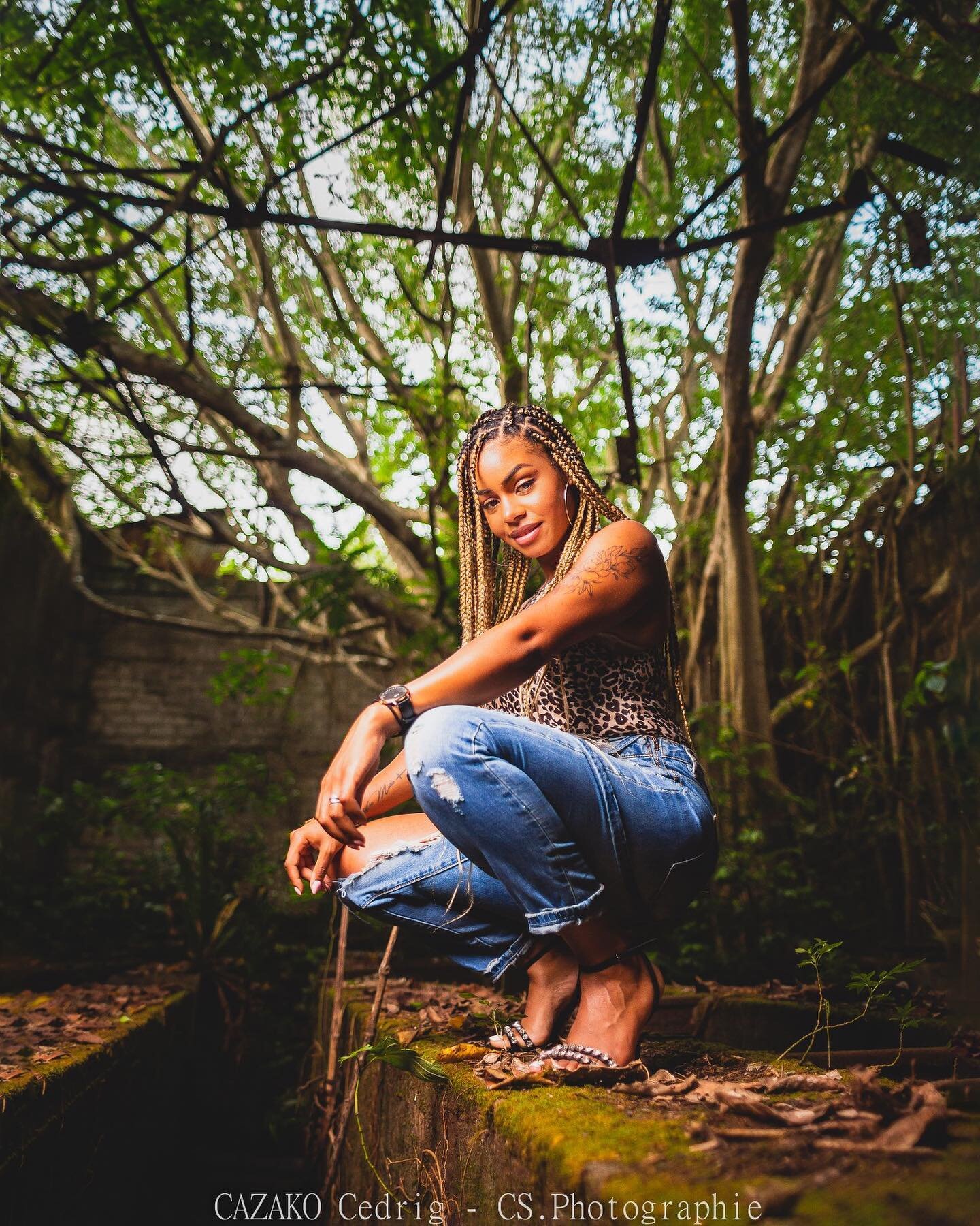 Street girl.
Model: @angiebc_  #photo #photography #photooftheday #photographer #photoshoot #photoshooting #photoshot #canon #canonfrance #canonphoto #canonphotography #canon6d  #girl #pretty #green #nature #guadeloupe #carribean @ Guadeloupe