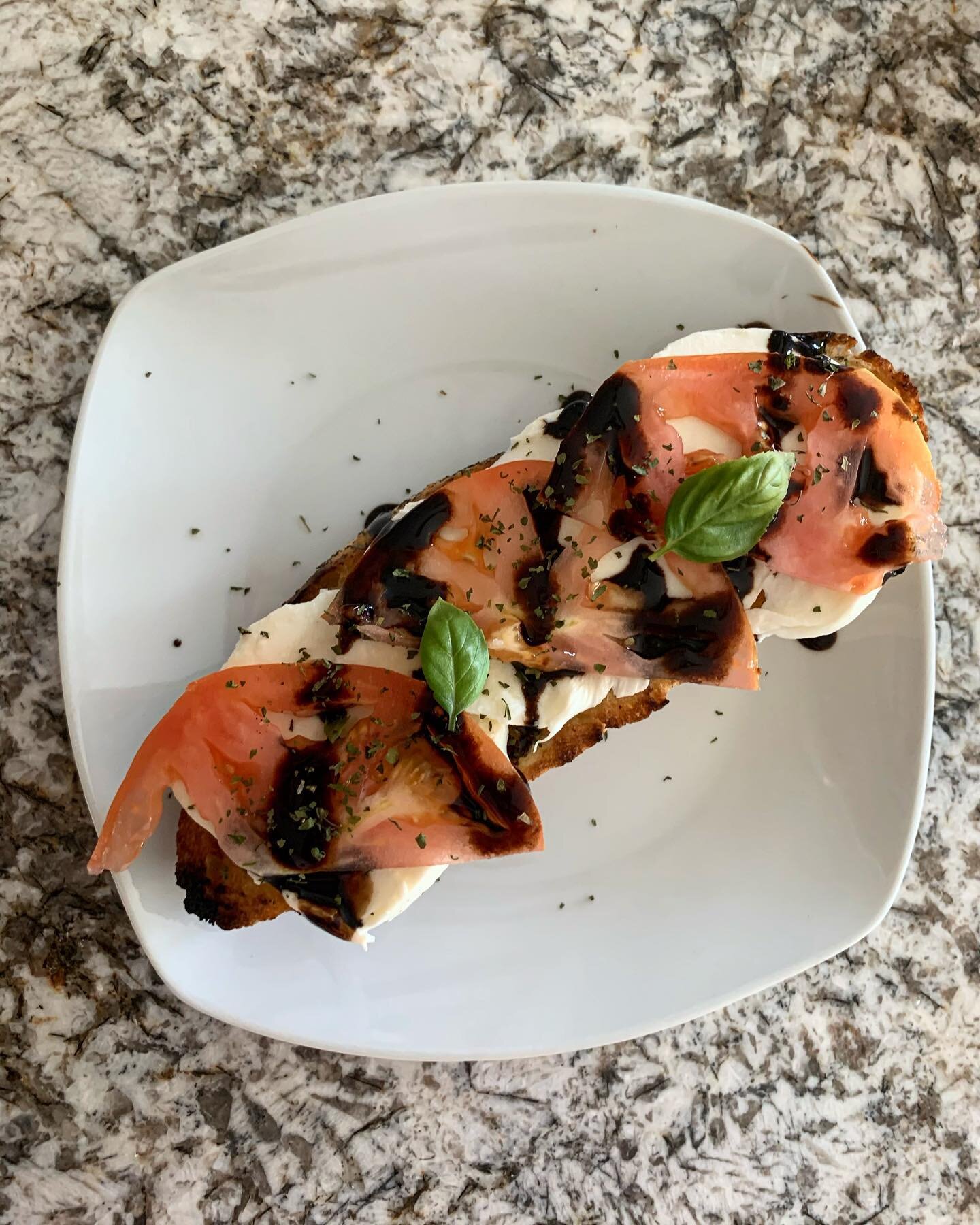 This caprese was unreal 🤤 The bread was grilled with olive oil &amp; herbs and it just MADE the caprese.
.
.
.
#caprese #tomatoes #capresesalad #bread #balsamic #balsamicglaze #basil #lunch #lunchtime #summertime #summerlunch #summervibes #grilling 