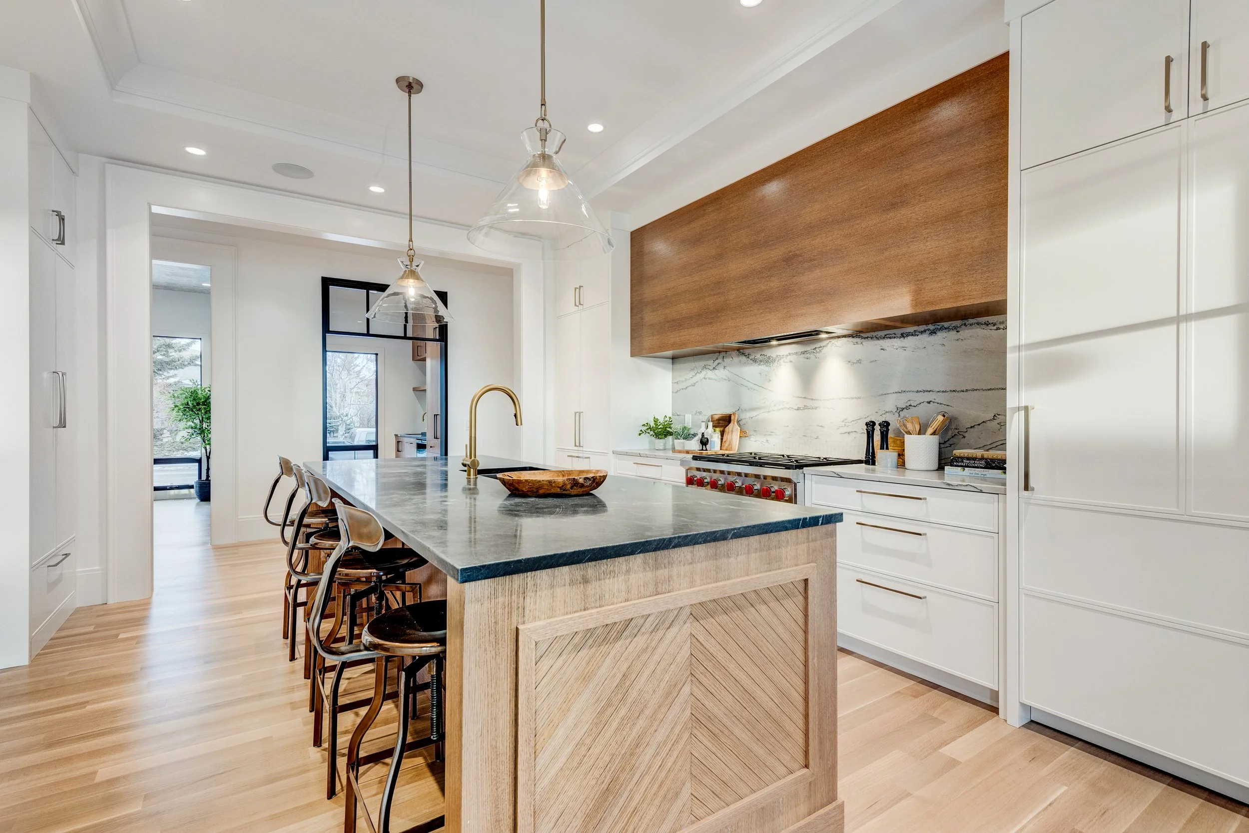 12.16.2020 - Joel Semmens - 2819 11 Ave NW-25.jpg