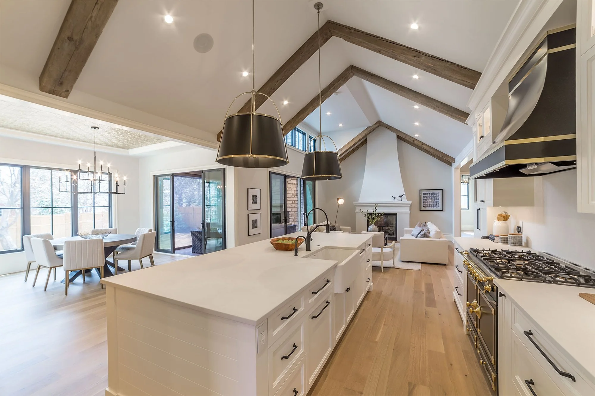 15 kitchen.jpg