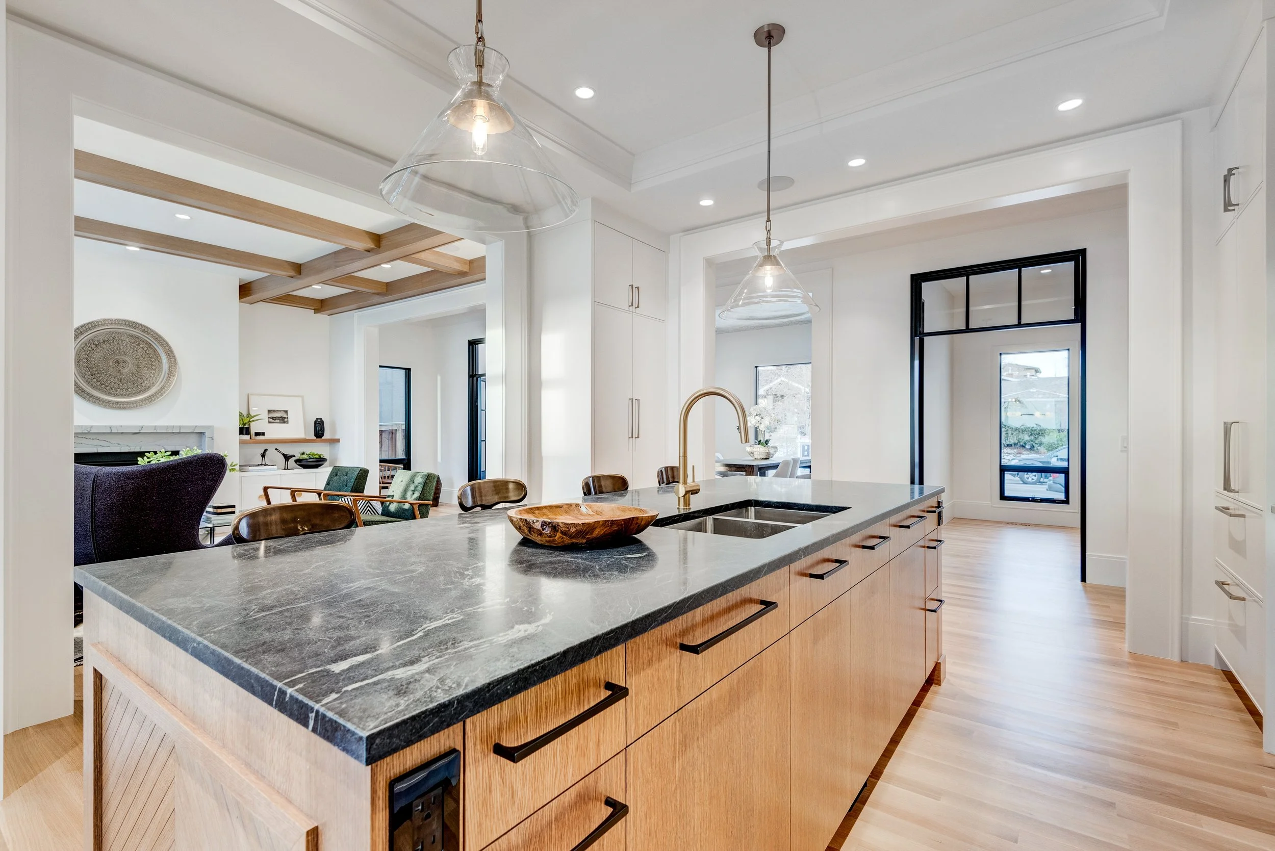 12.16.2020 - Joel Semmens - 2819 11 Ave NW-26.jpg