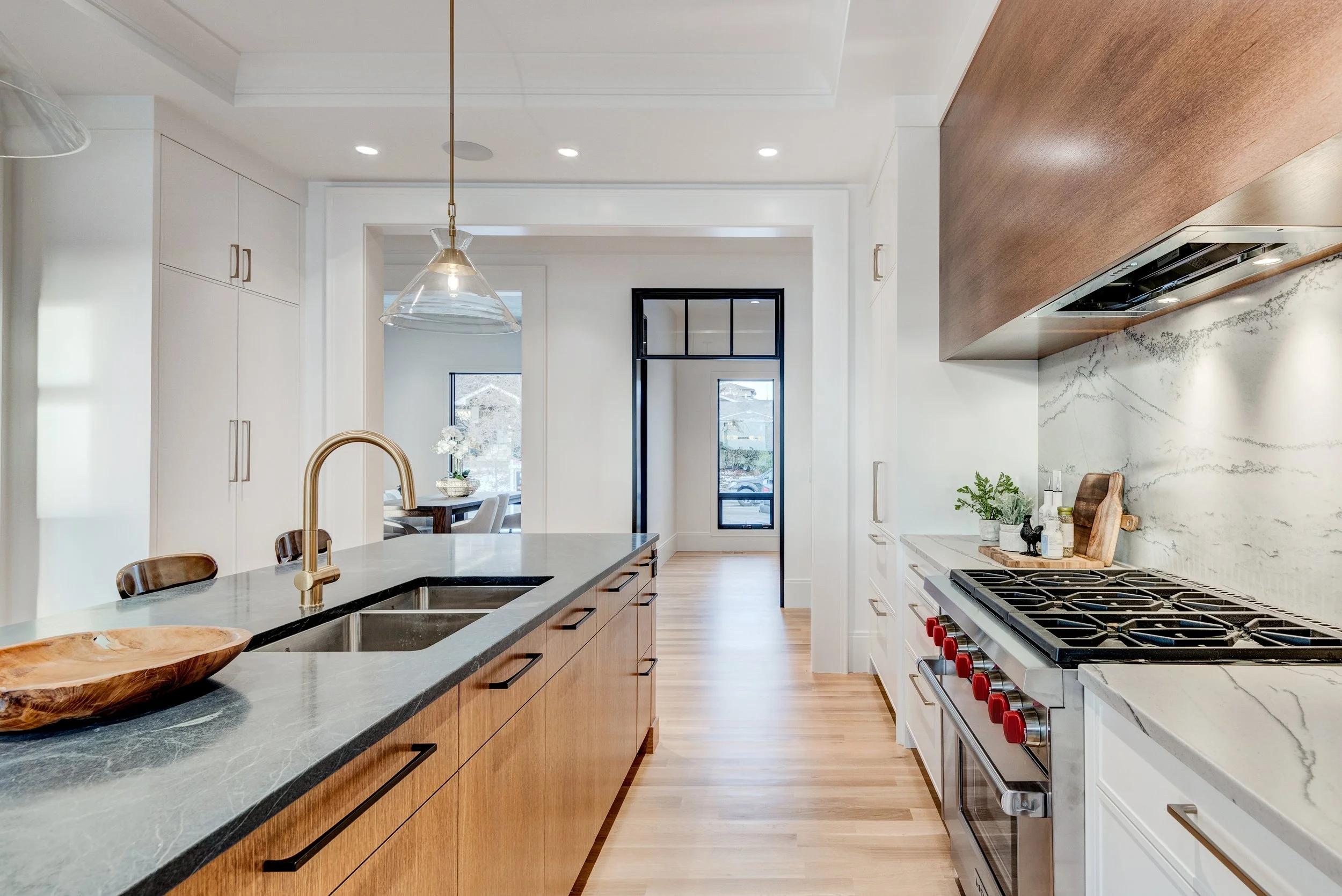 12.16.2020 - Joel Semmens - 2819 11 Ave NW-27.jpg