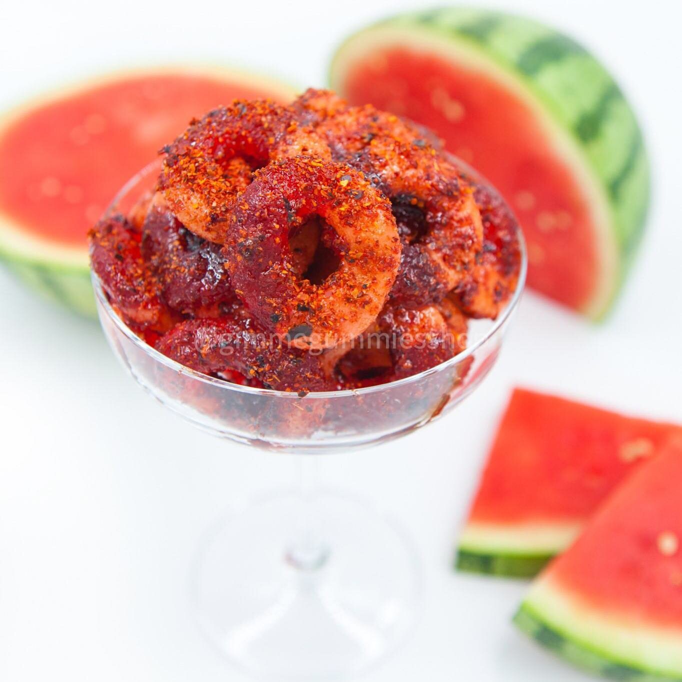 Let the summer vibes roll with our chili coated Watermelon Rings☀️Tossed in our premium sauce and special blend of spices. This one&rsquo;s a favorite among watermelon enthusiasts 🍉
⠀
&bull;&bull;&bull; Also available &bull;&bull;&bull;⠀
⠀
🍍 Pineap