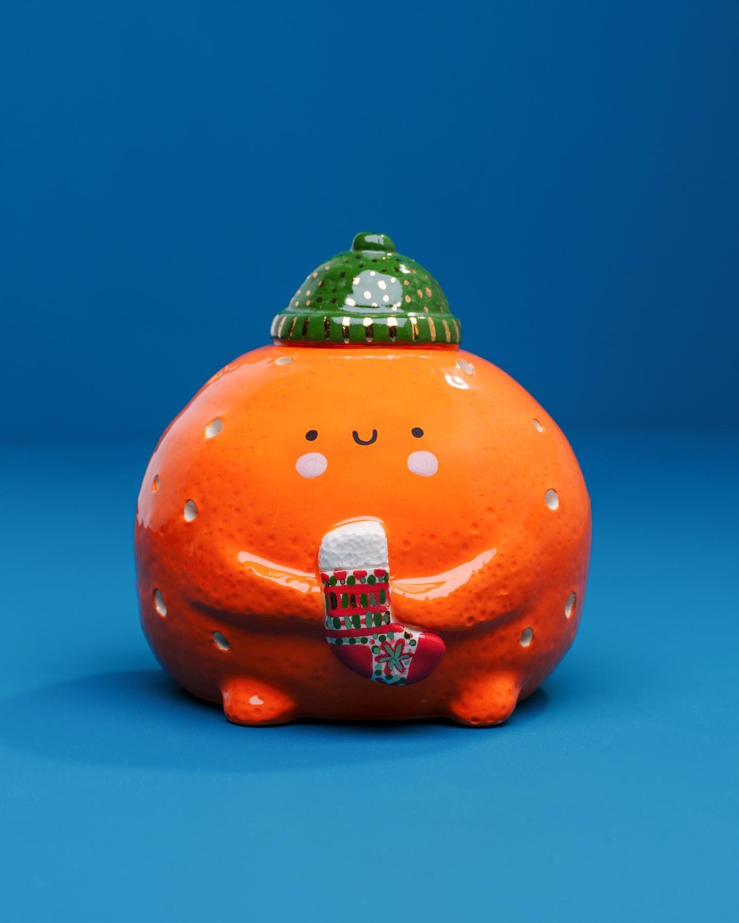 Oli orange candy cane tea light lantern 🍊🕯️

One from my December collection last year! This design was a big hit so this time he is coming back in a teenie weenie version 🥹

I&rsquo;m excited to announce I am launching my next shop update on Mond