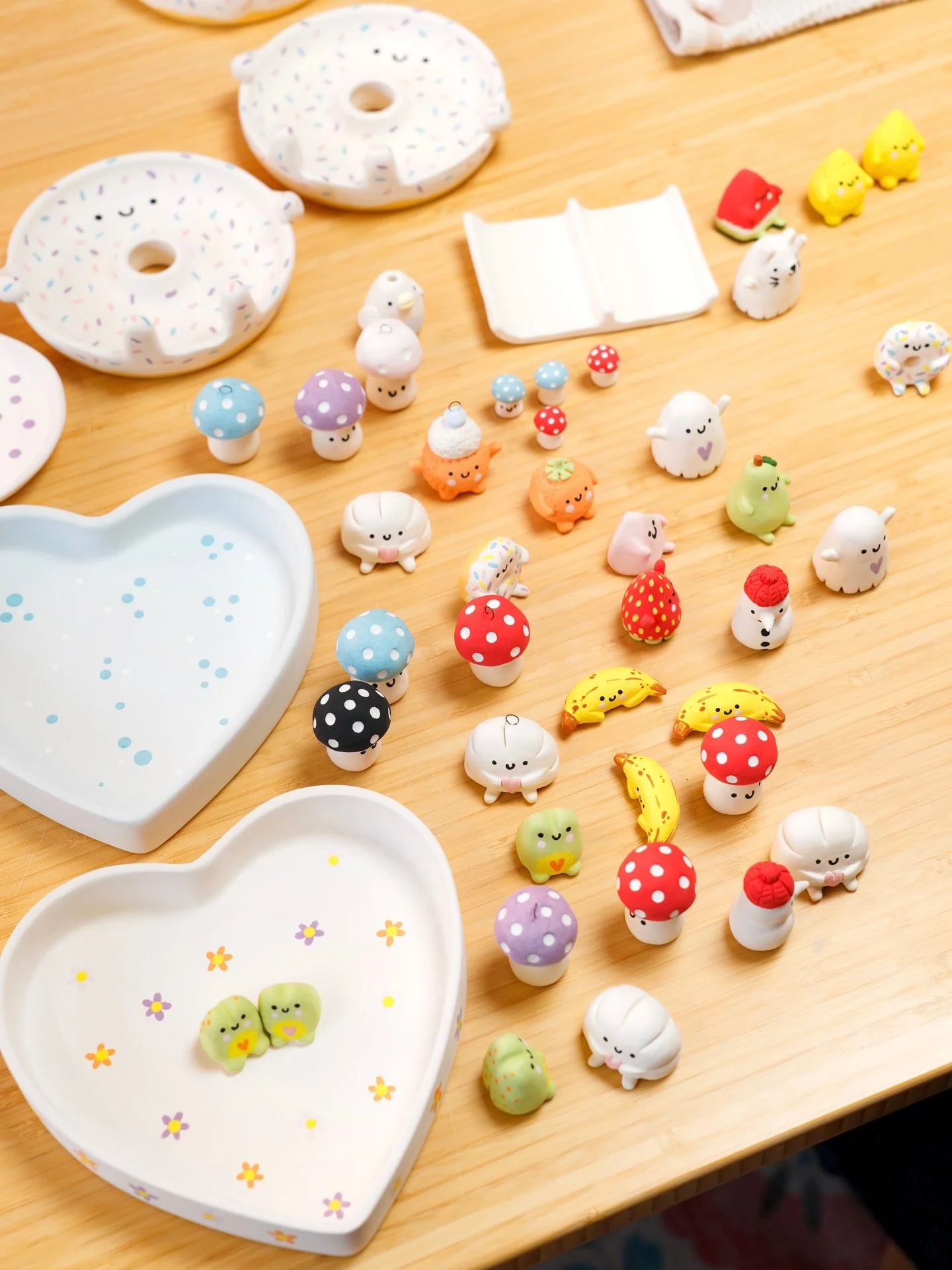 Getting things ready to go into the fire 🔥 

For this collection I dedicated a lot of my time to making a clay army of tiny friends! I have made the most little things I&rsquo;ve ever done in one go and looking at them all together is so nice, they&