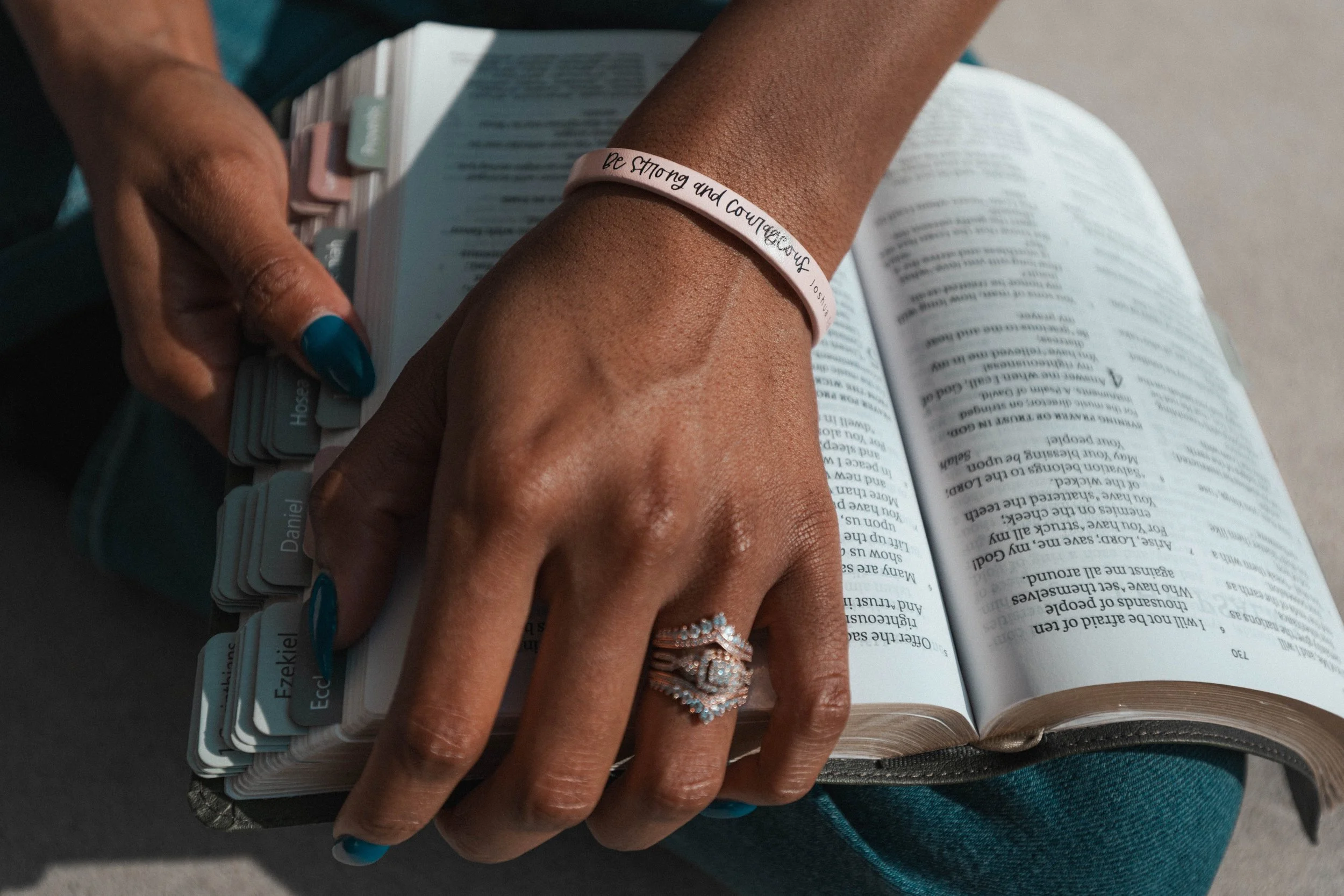 Pink Bracelet Be Strong and Courageous.JPG