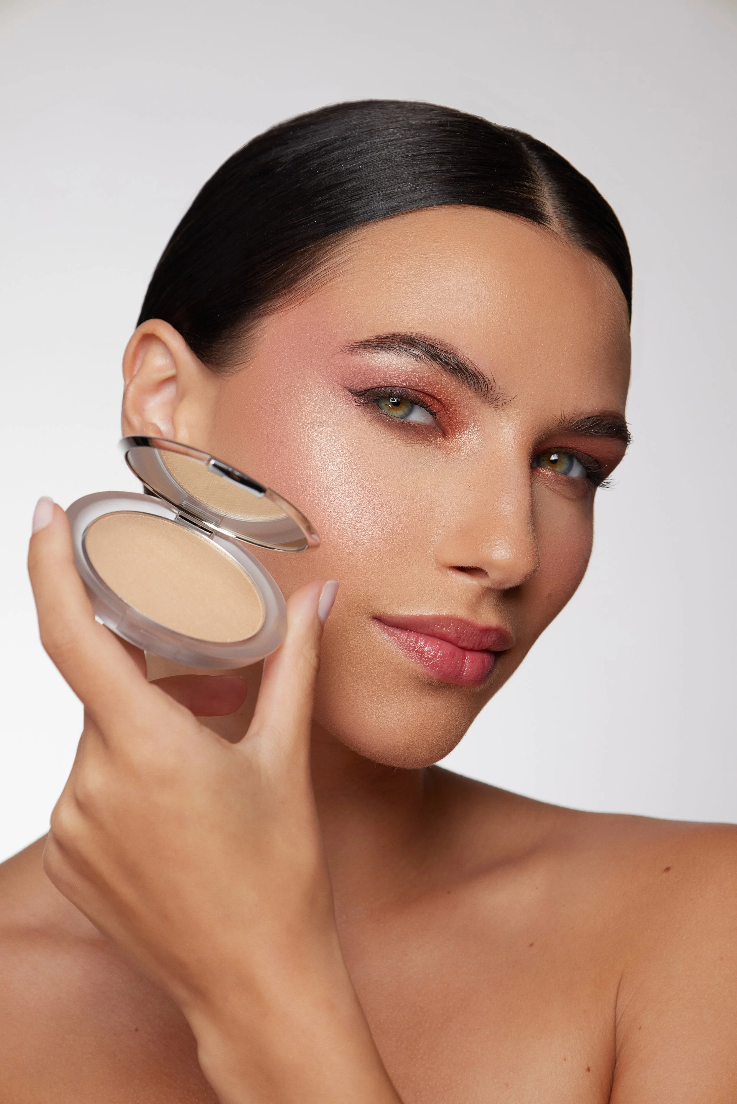 03-13-25_Ofir_AprilCampaign_MODEL_Grace_Look_3_PivotPowder_2365S.jpg