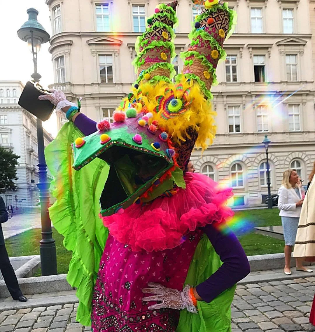 Psychedelic Dancing Dolls