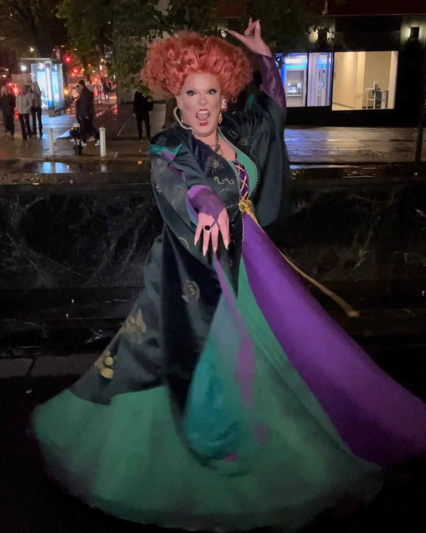 Drag Queen Winifred Sanderson