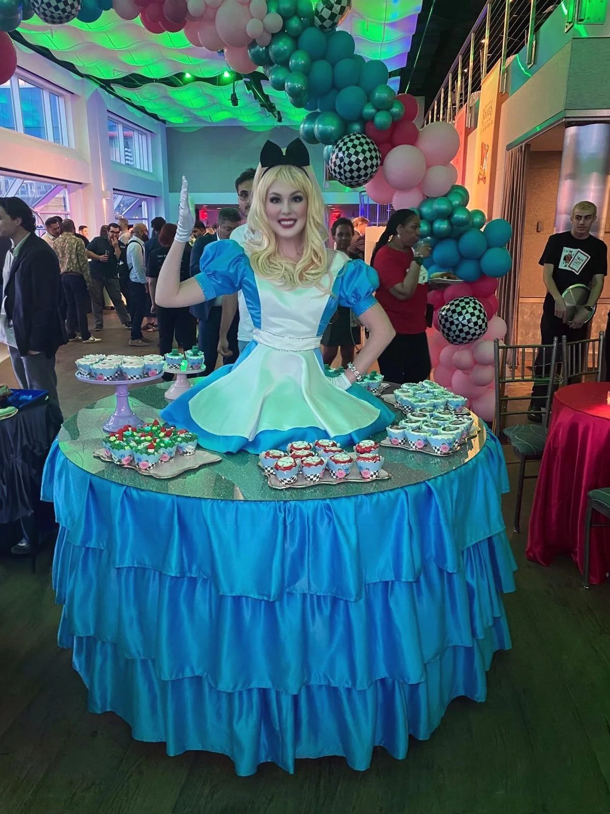 Strolling Table: Alice in Wonderland