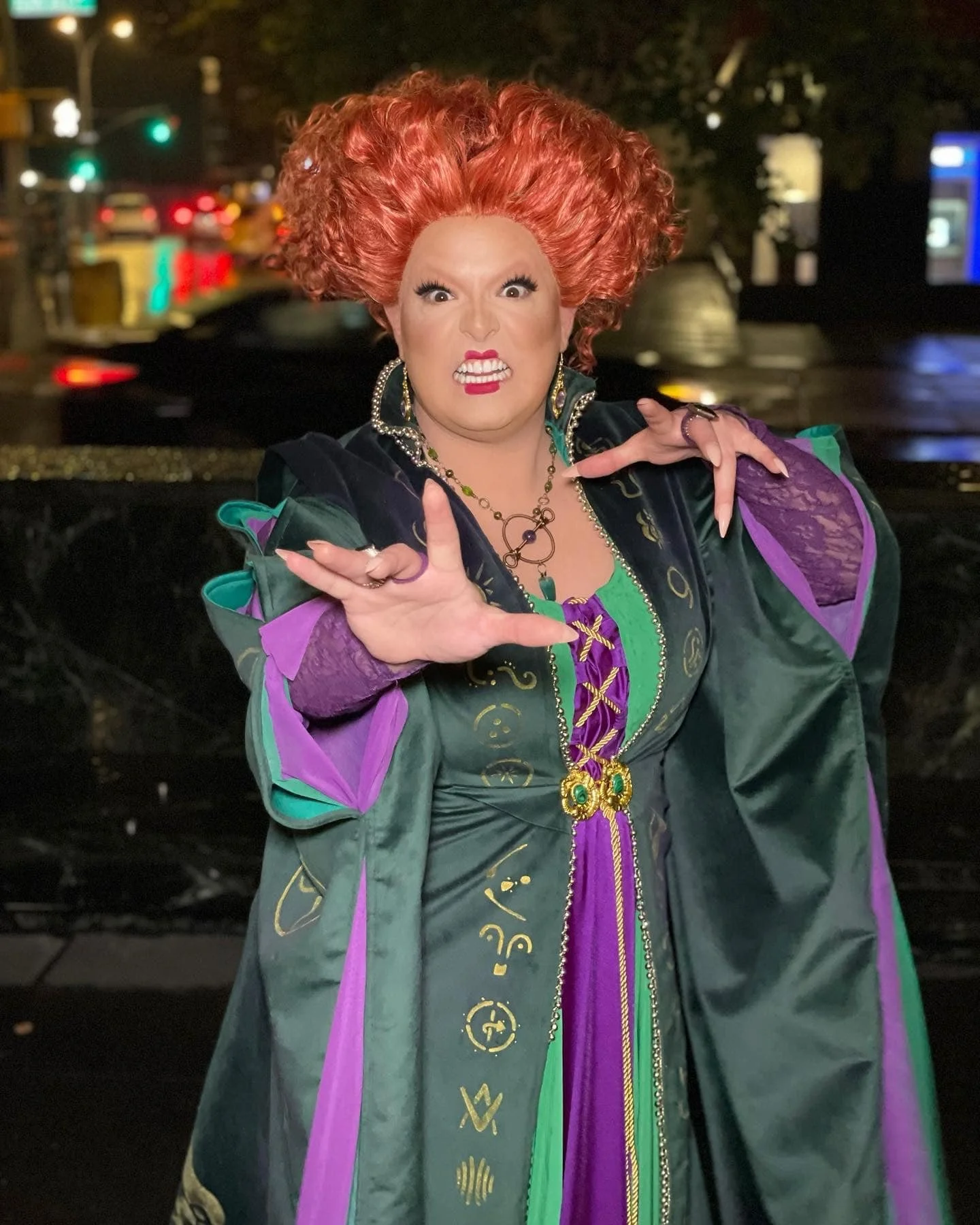 Drag Queen Winifred Sanderson
