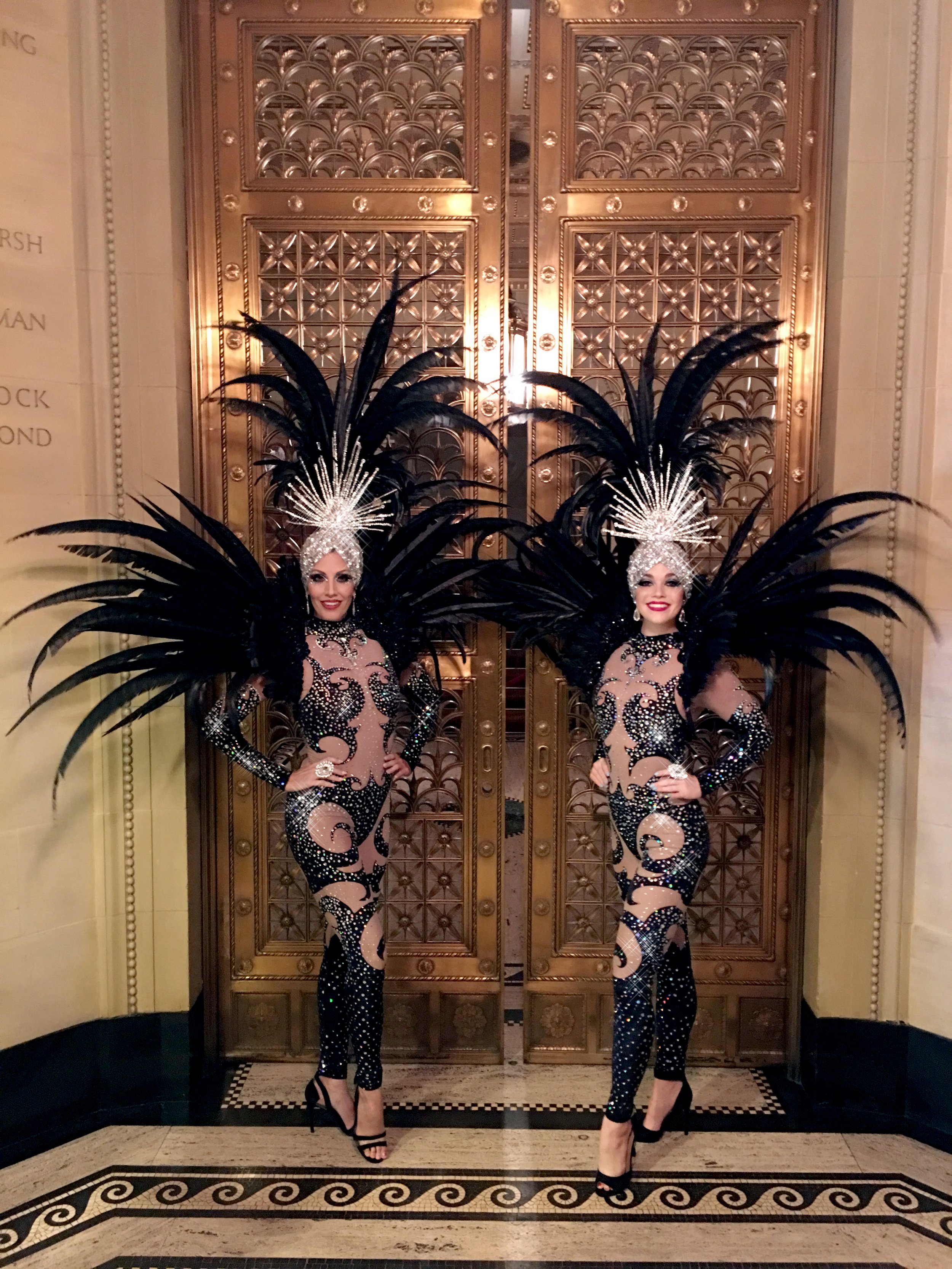 About Las Vegas styles showgirls-Answers to your questions about showgirls,  dancers, and costumed characters. - Exquisitely costumed performers for  parties and events. Screaming QueensExquisitely costumed performers for  parties and events.