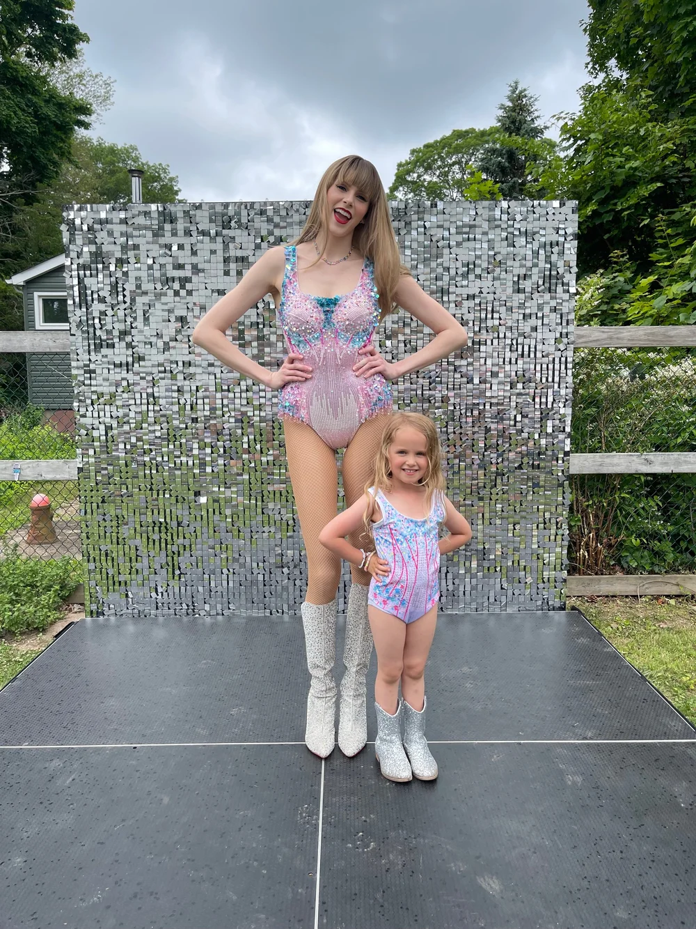 Taylor Too — Taylor Swift impersonator NYC