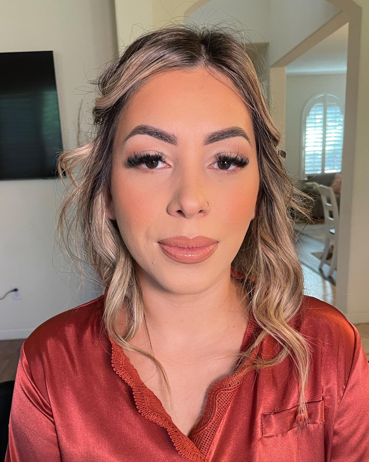 Neutral GLAM is the way to go for bridesmaids! 👉🏼 Light on the eyes with a super flawless base🤍

Key products used:
✨Natasha Denona Biba Palette
✨Benefit Precisely My Brow Pencil
✨Glow Recipe Watermelon Glow PHA + BHA Pore Tight Toner &amp; Dew Dr