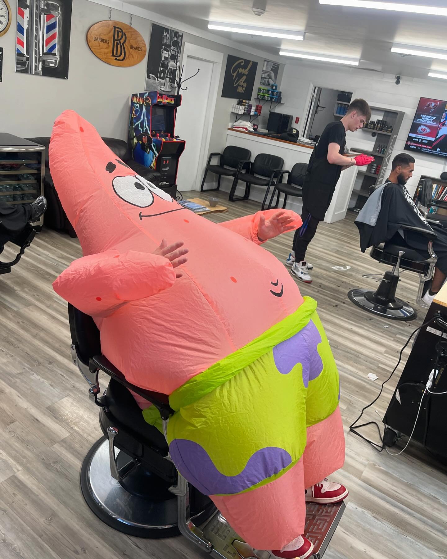 Patrick stopped by to get a fresh cut for Halloween! 🎃 👻 Happy Halloween from the Barbers &amp; Beards family! Be safe everyone! 

@ben_blendzz 
@buddha__bladez 
@barberjakelima 
@barbers_beards
