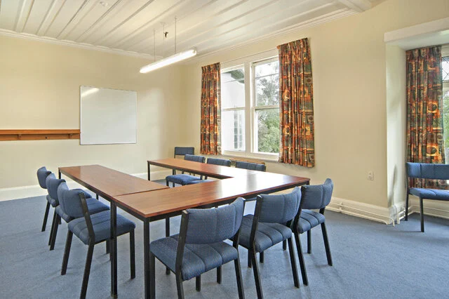 Rata Room  A first floor meeting room ideal for small groups that is fully equipped and has a sunny aspect overlooking the gardens.  Capacity:&nbsp;20 Rental:&nbsp;$75.00 per 1/2 day (9am – 5pm, or 5pm – midnight)