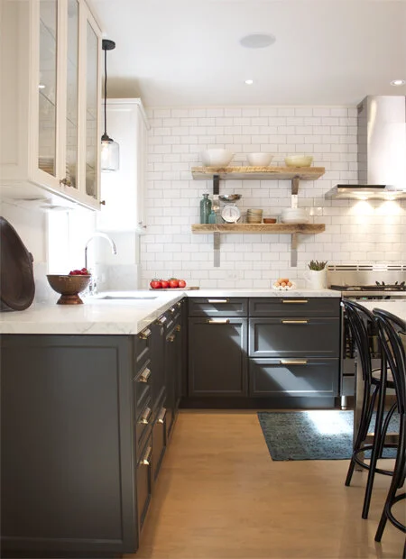 Sherwin-Williams’ Peppercorn goes so well with sleek shaker-style cabinets, brass hardware, and crisp, white subway tile.